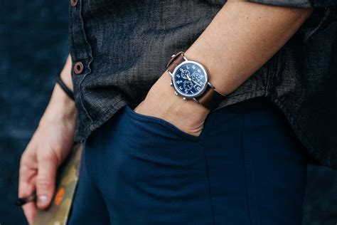 Men's Watches for the Fashion-Conscious: Keeping Up with the Trends
